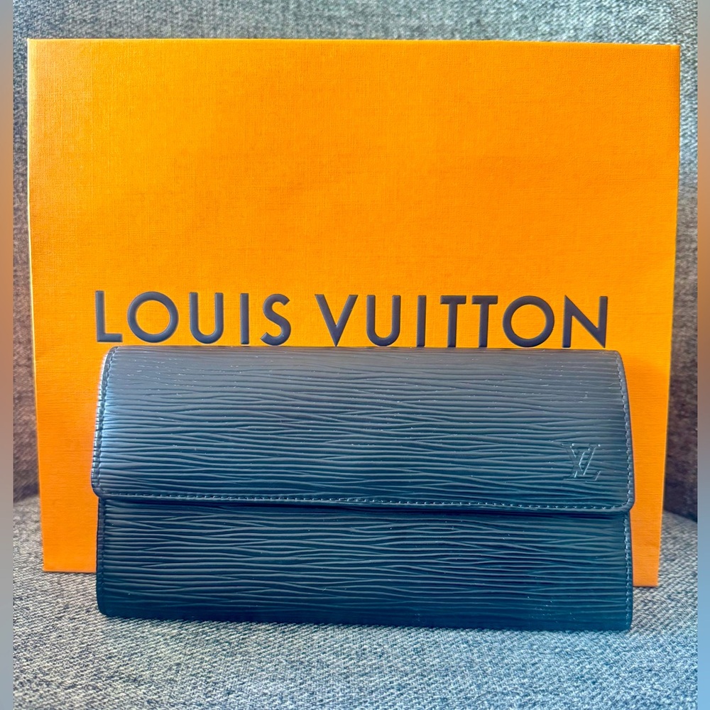 LOUIS VUITTON Epi Sarah Wallet - MUST SEE